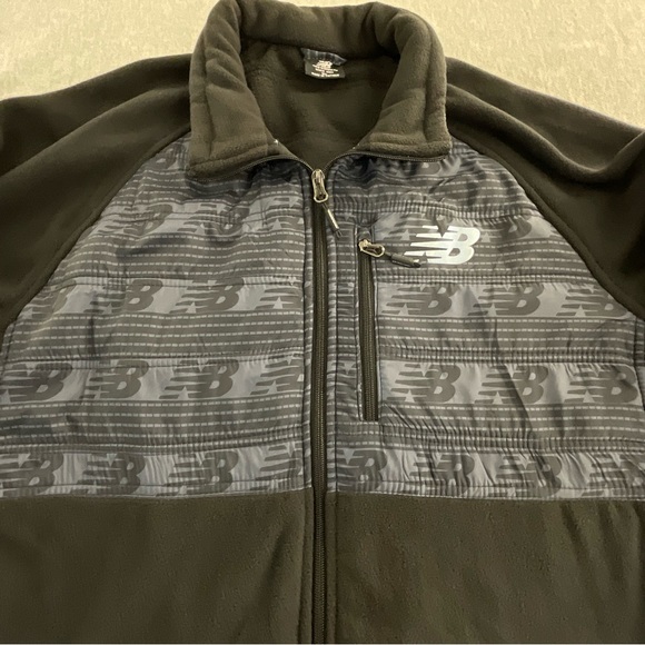 NEW BALANCE BRAND GRAFIC LIGHTWEIGHT MEN’S FLEECE JACKET SIZE: XL BLACK AND GRAY - Picture 10 of 16